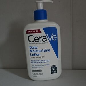 CeraVe Daily Moisturizing Lotion - Blue and White
